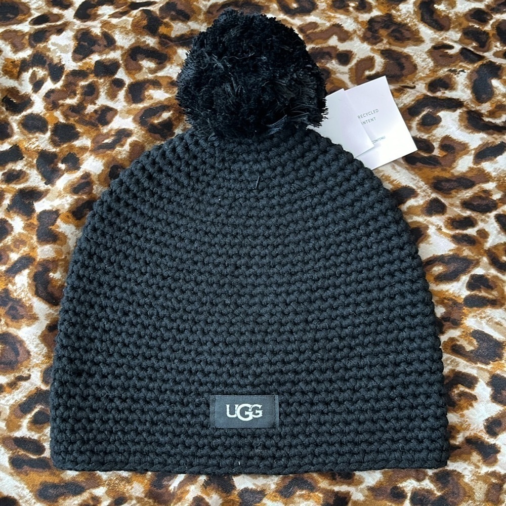 Brand New UGG Black Knit Pom-Pom Beanie Winter Hat Preppy Classic